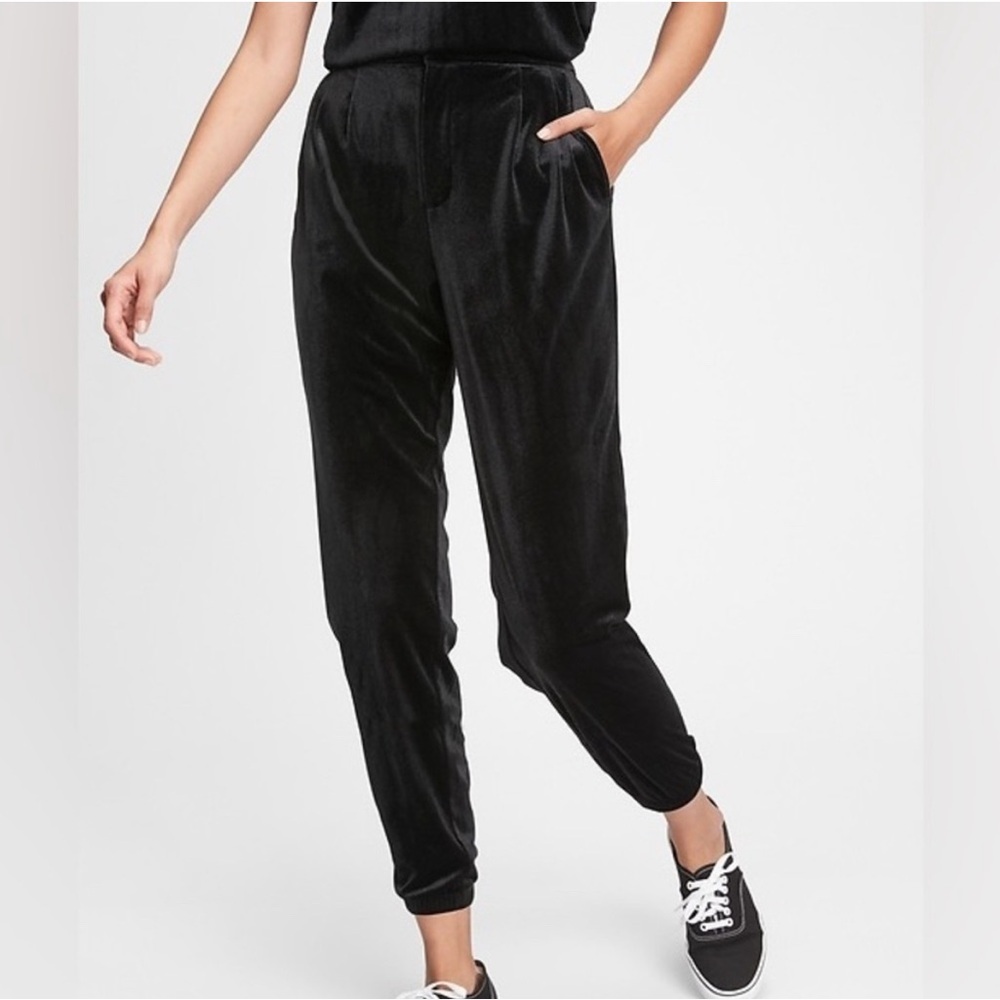 GAP Women's Black Velvet Joggers